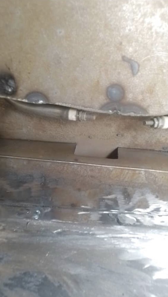 Lid hinge detail