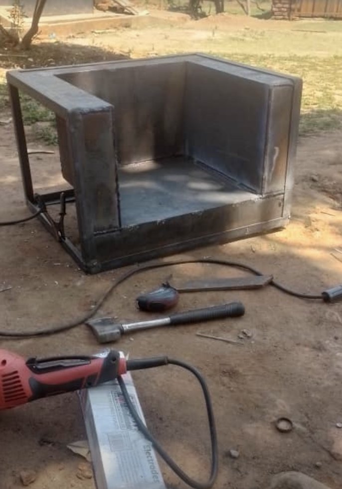 Second cooker: fitting the chamber into the frame