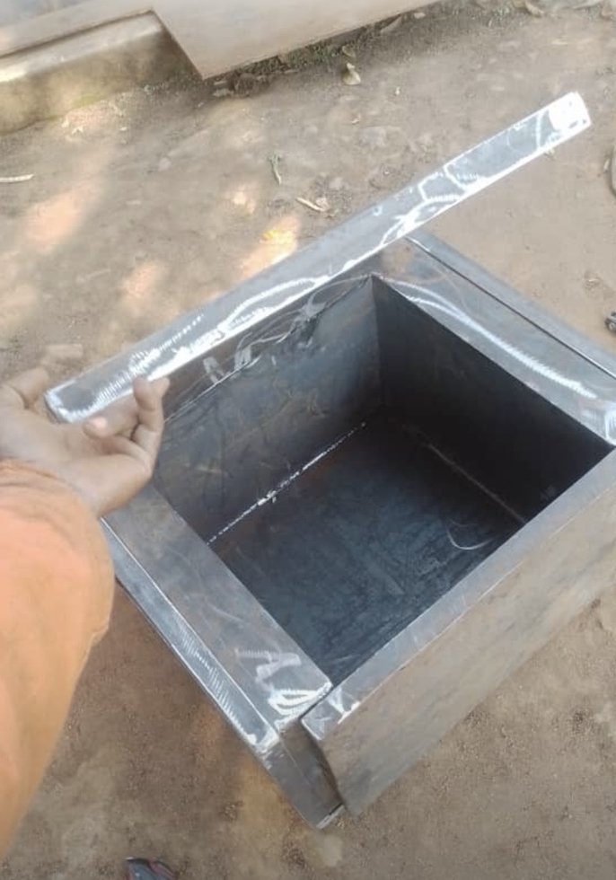 Second cooker: fitting the lid